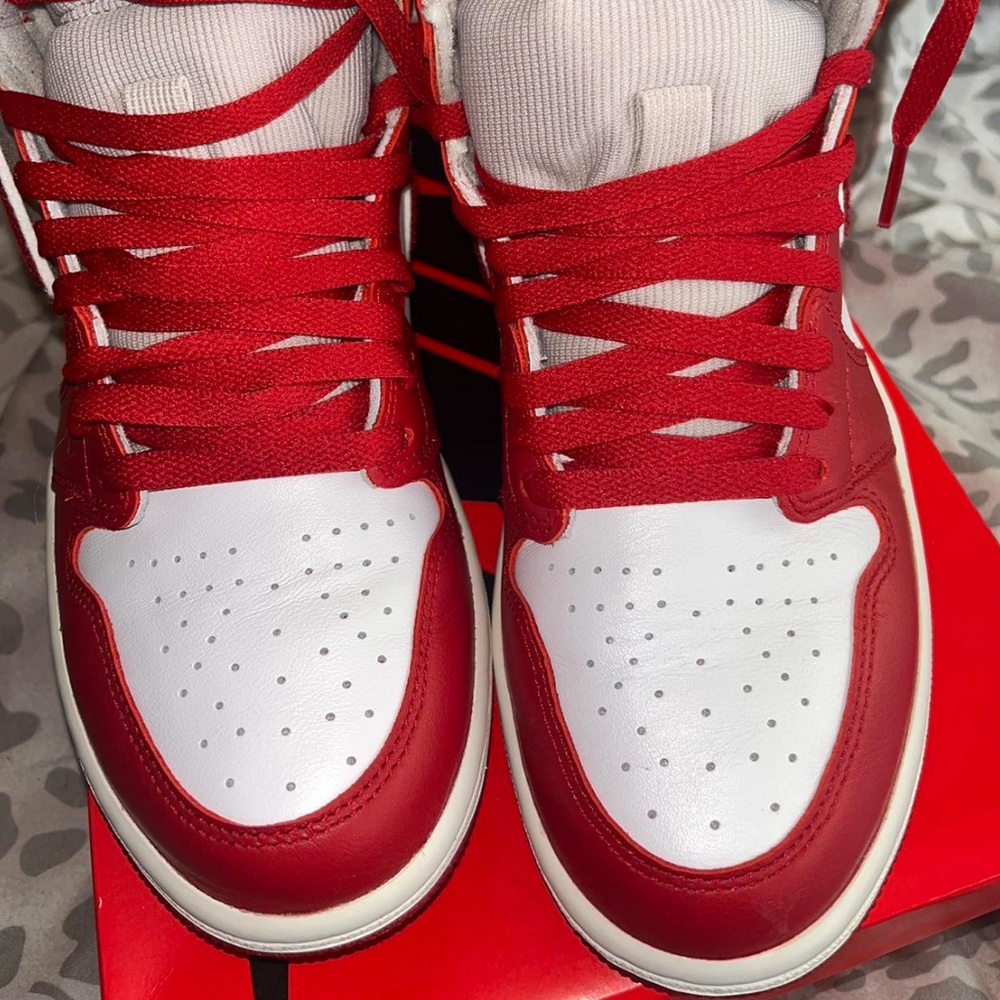 COPY - COPY - Women retro 1 Jordan’s
